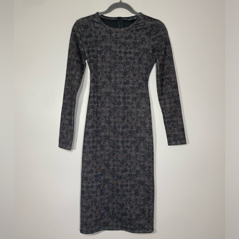 Zara S Fitted Dress Black Floral Plaid 
Back zip 
Long sleeve 
Modest yet sexy